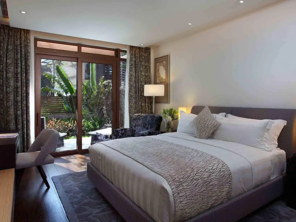 Санья: G Charlton Hotels Resorts Sanya