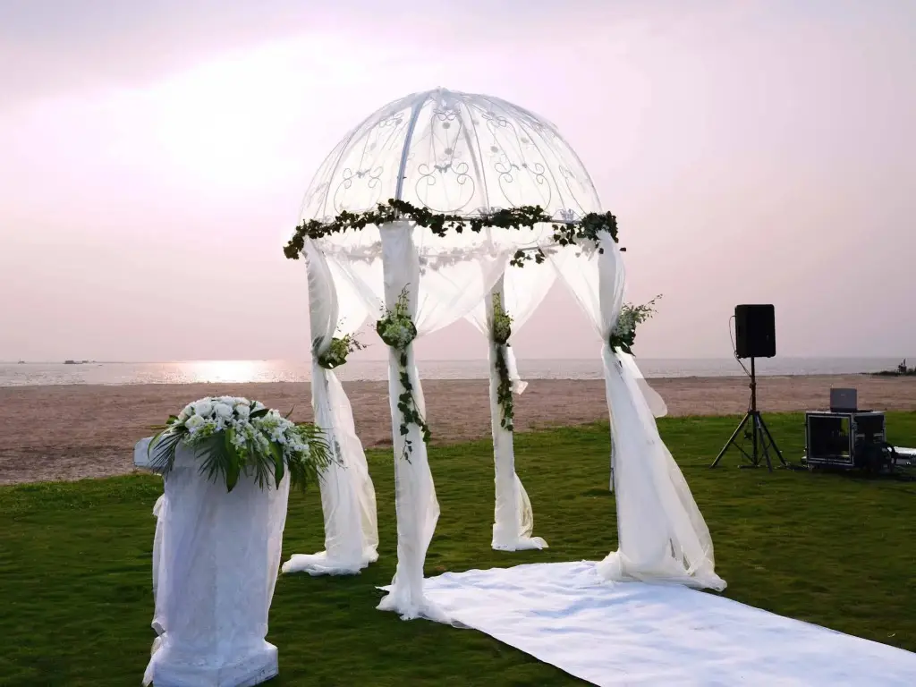 Санья: G Charlton Hotels Resorts Sanya