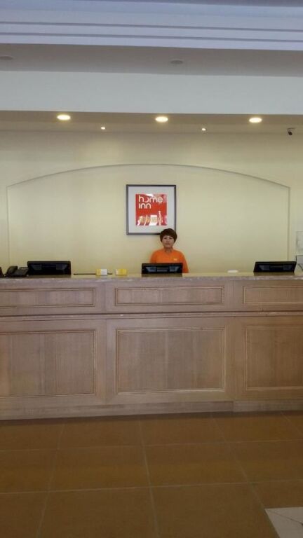 Далянь: Home Inn Bayi Road - Dalian