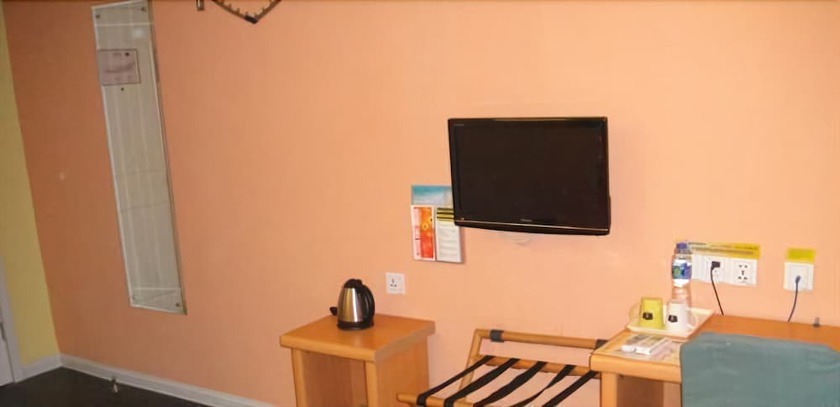 Далянь: Home Inn Xianglujiao Rail Station - Dalian