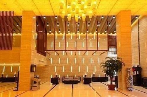 Golden Stone Tang Feng International Hot Spring Hotel - Dali — фото 1