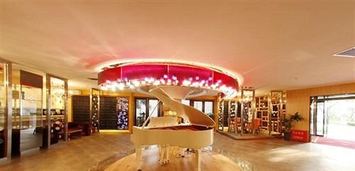 Циньхуандао: North Of China Electric Building - Beidaihe
