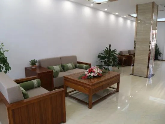 Цзинхун: Crown Hotel Jinghong (Aegean Sea Shopping Mall & Water-Splashing Square Branch)