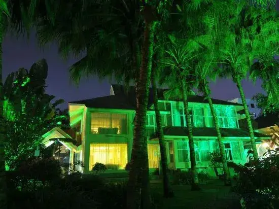 Цзинхун: Crown Hotel Jinghong (Aegean Sea Shopping Mall & Water-Splashing Square Branch)