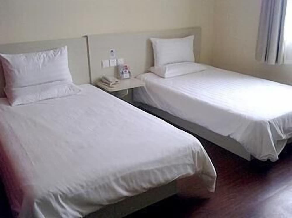 Наньтун: Hanting Express Qidong Jianghai Middle Road
