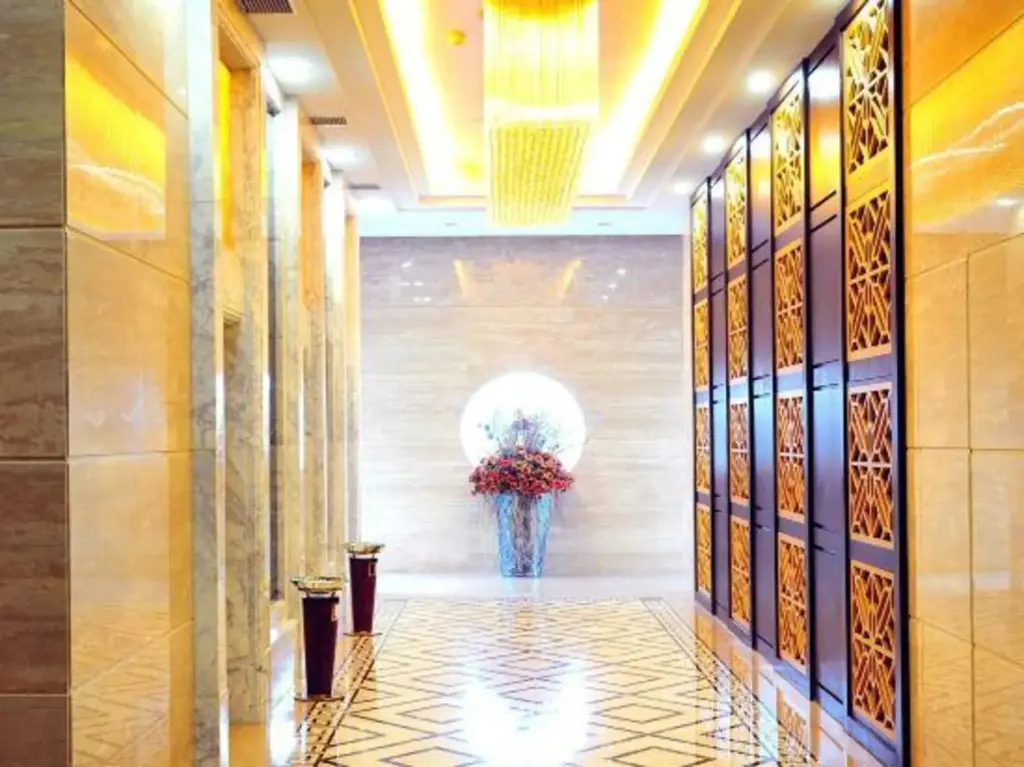 Цзиндэчжэнь: Oriental International Hotel (Leping City Donghu Park Branch)