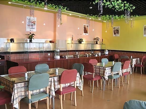 Цзинхун: Home Inn Jinghong Xishuangbanna peacock Lake Civil Aviation