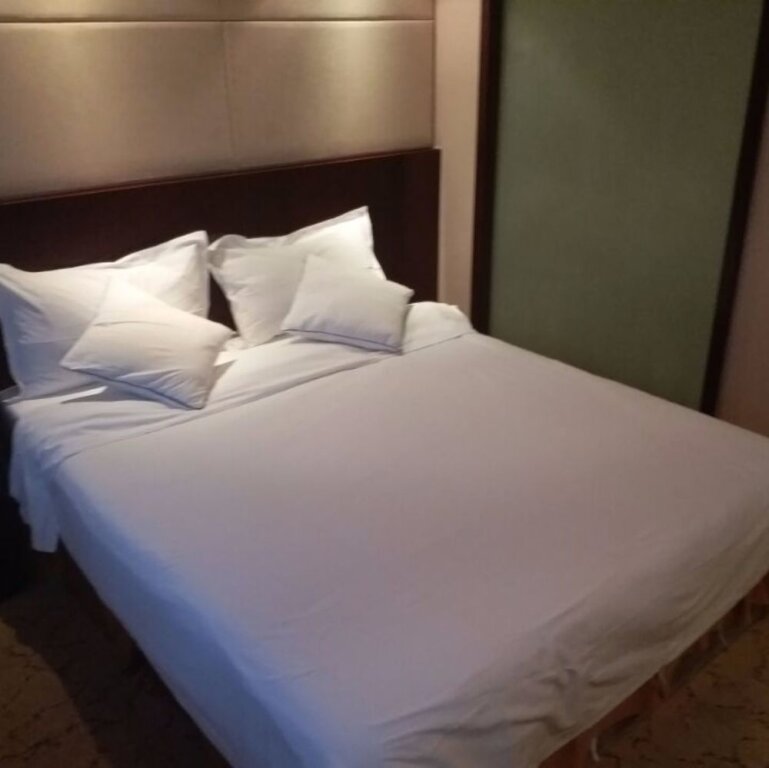 Урумчи: Dushanzi Hotel