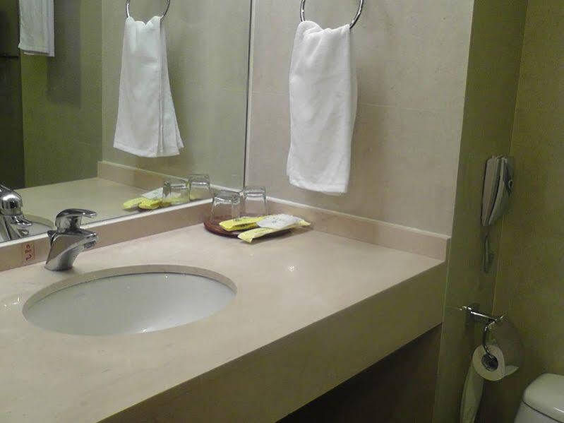Шанхай: Yujing Apartment Shanghai
