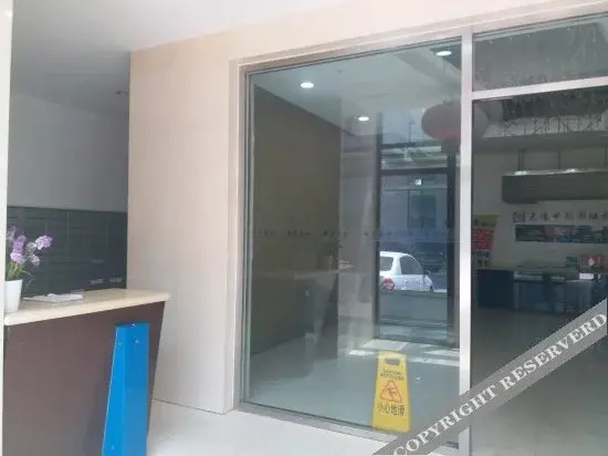 Далянь: Dalian Xinghai Square Holiday Apartment