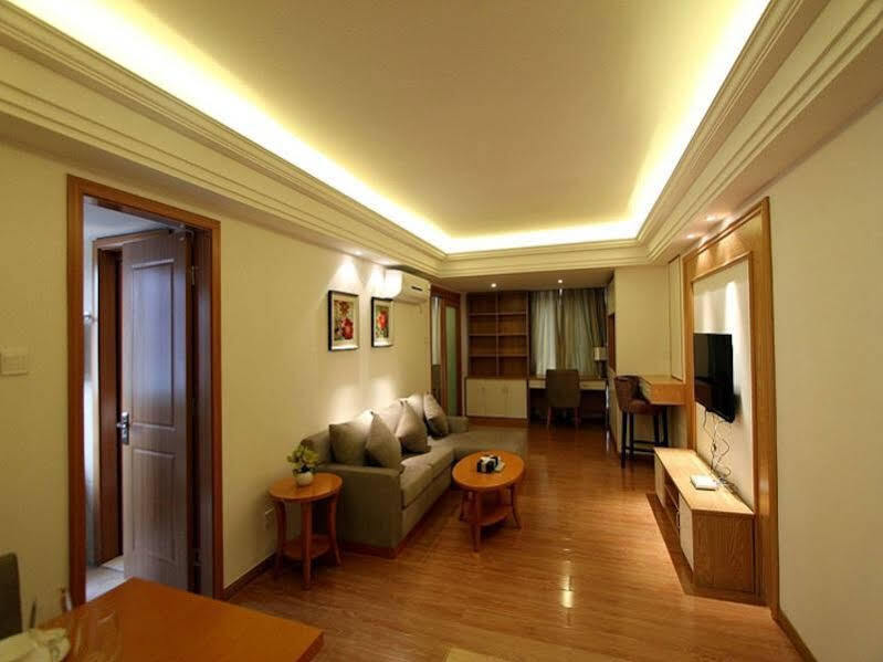 Чунцин: Chongqing Royal Serviced Apartment