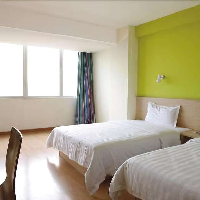 7 Days Inn — фото 1