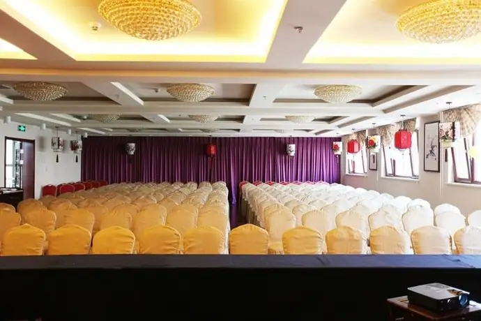 Циндао: Central Business Hotel