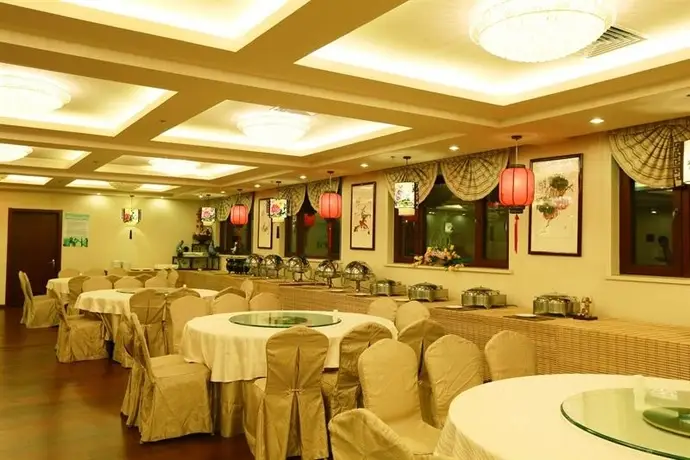 Циндао: Central Business Hotel
