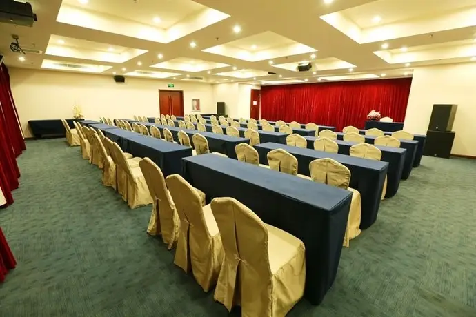 Циндао: Central Business Hotel