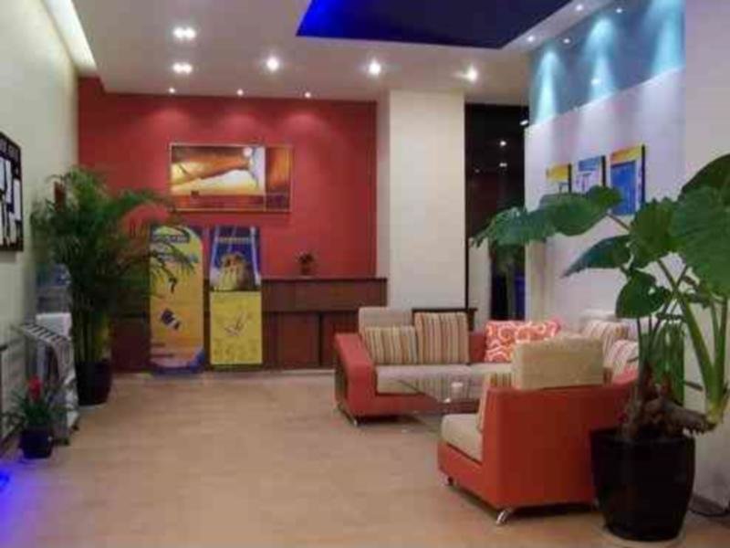 Наньчан: 7 Days Inn Nanchang North Train Station Square