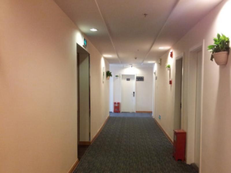 Наньчан: 7 Days Inn Nanchang North Train Station Square