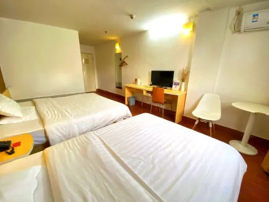 Шэньчжэнь: 7 Days Inn Shenzhen Longgang Dafen Oil Painting Village Branch