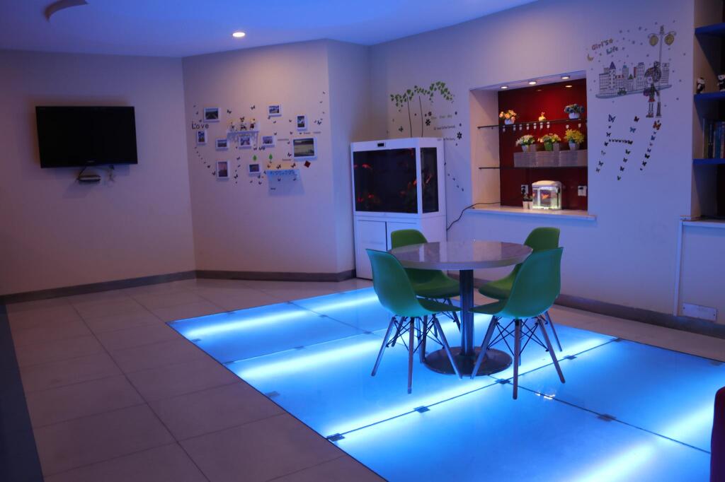 Яньтай: Hi Inn Yantai South Street Wanda