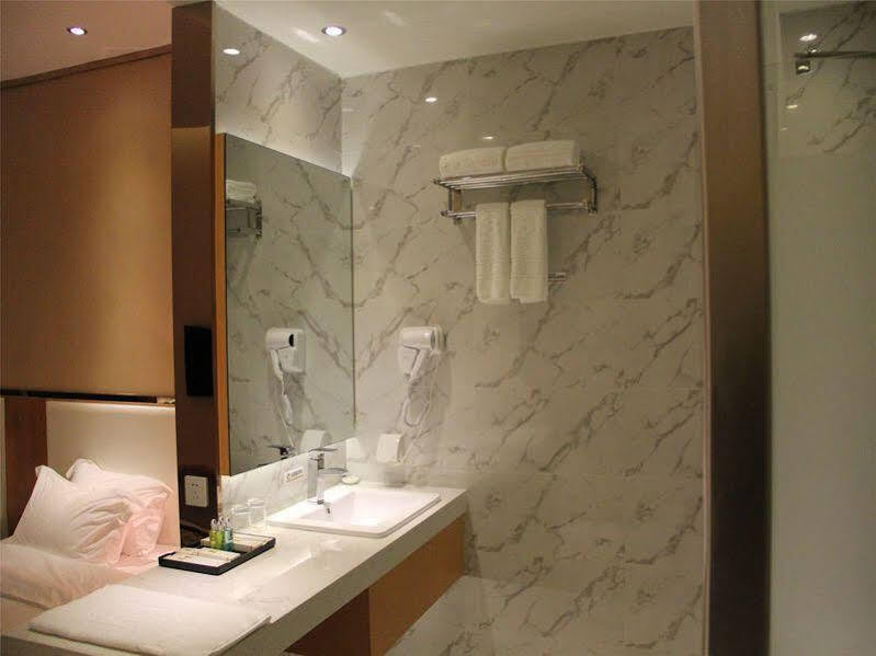 Гуанчжоу: Super 8 Hotel Guangzhou Xinshi Huiqiao Branch