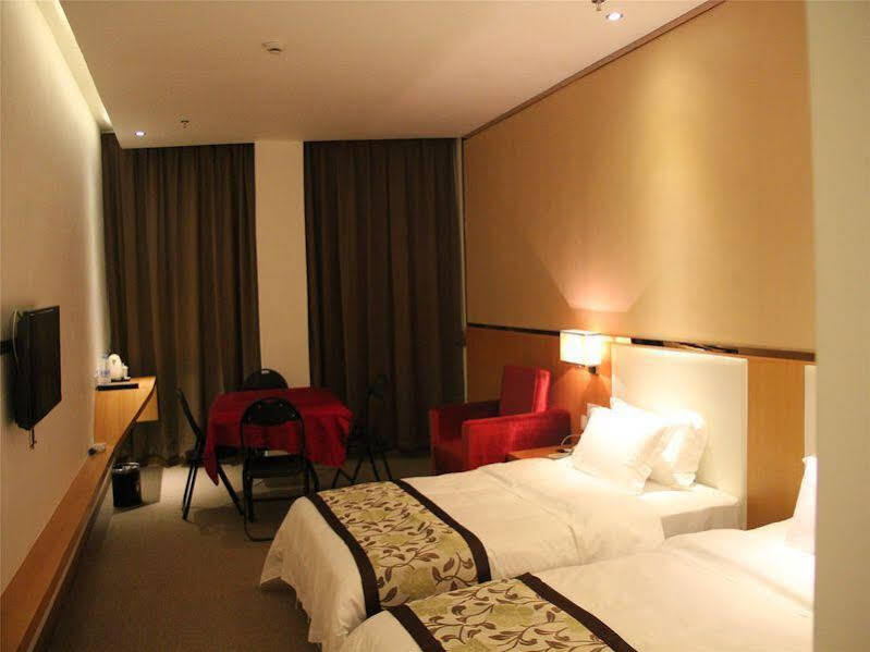 Гуанчжоу: Super 8 Hotel Guangzhou Xinshi Huiqiao Branch