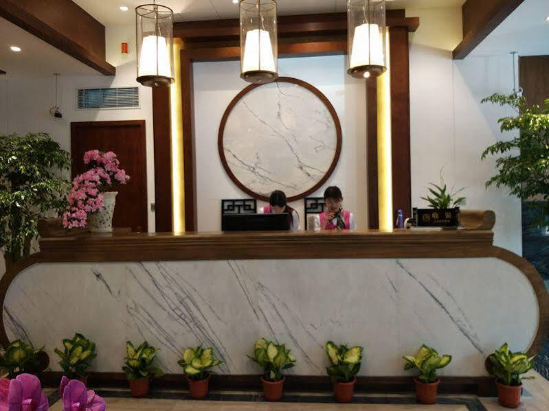 Шанхай: Lifu Hotel (Qian Road Metro Station)