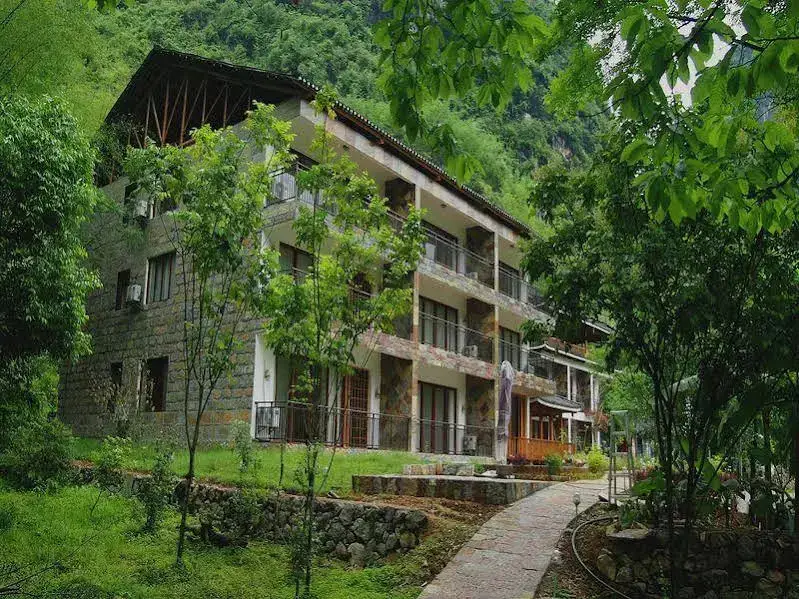 Yinxin Valley Net Red Travel Photography and Hot Spring Resort (Yulong River Scenic Area Store) — фото 1