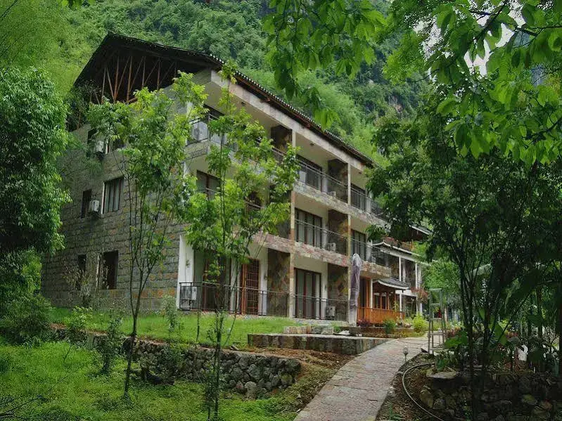 Яншо: Yinxin Valley Net Red Travel Photography and Hot Spring Resort (Yulong River Scenic Area Store)