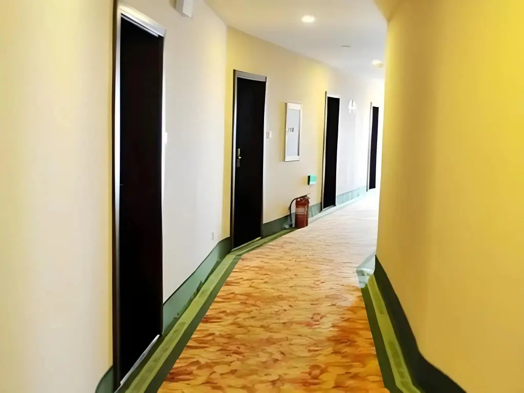 Циндао: GreenTree Inn Qingdao Licang Shuyan Road Daweng Square Express Hotel