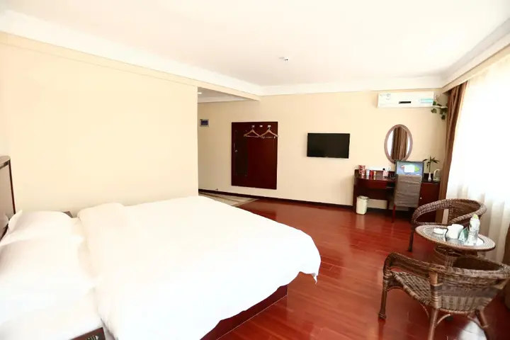 Циндао: GreenTree Inn Qingdao Licang Shuyan Road Daweng Square Express Hotel