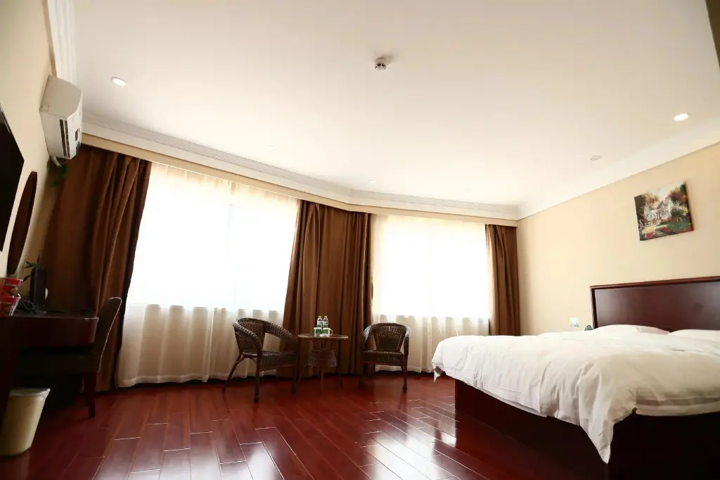 Циндао: GreenTree Inn Qingdao Licang Shuyan Road Daweng Square Express Hotel
