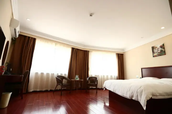 Циндао: GreenTree Inn Qingdao Licang Shuyan Road Daweng Square Express Hotel