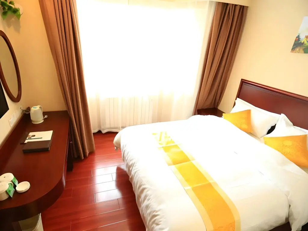 Циндао: GreenTree Inn Qingdao Licang Shuyan Road Daweng Square Express Hotel