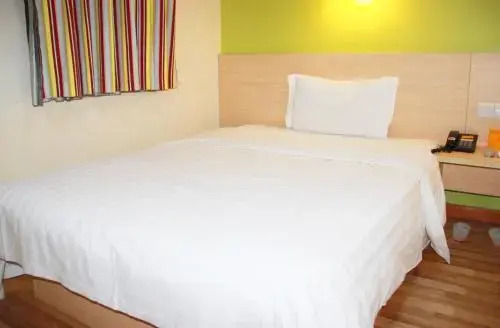 Чжаньцзян: 7 Days Inn Mazhang Zhanjiang Normal College South Gate