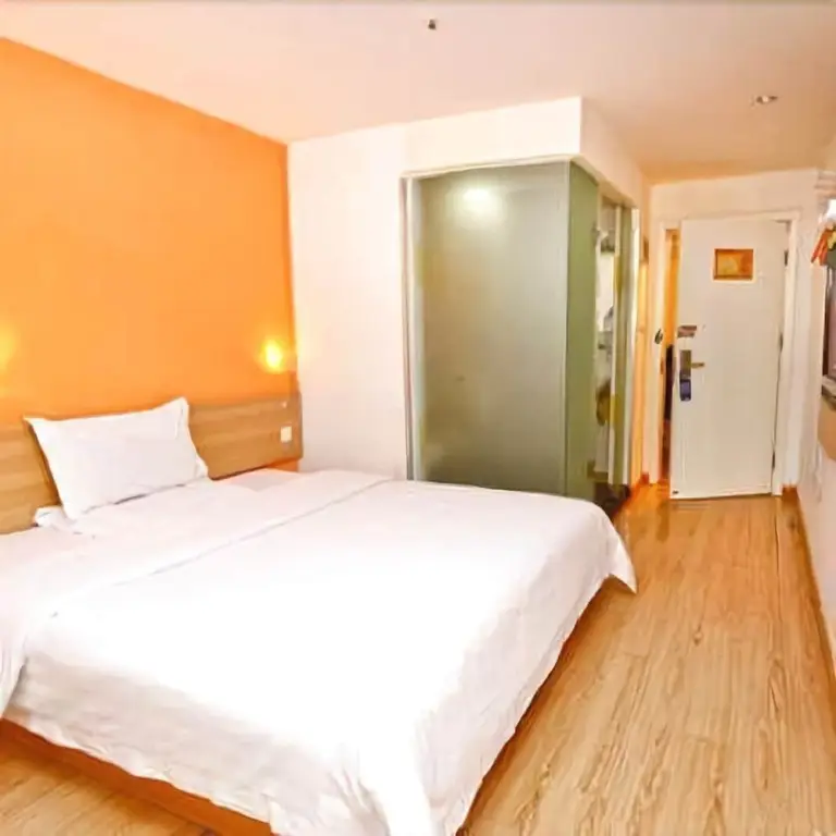 7 Days Inn — фото 1