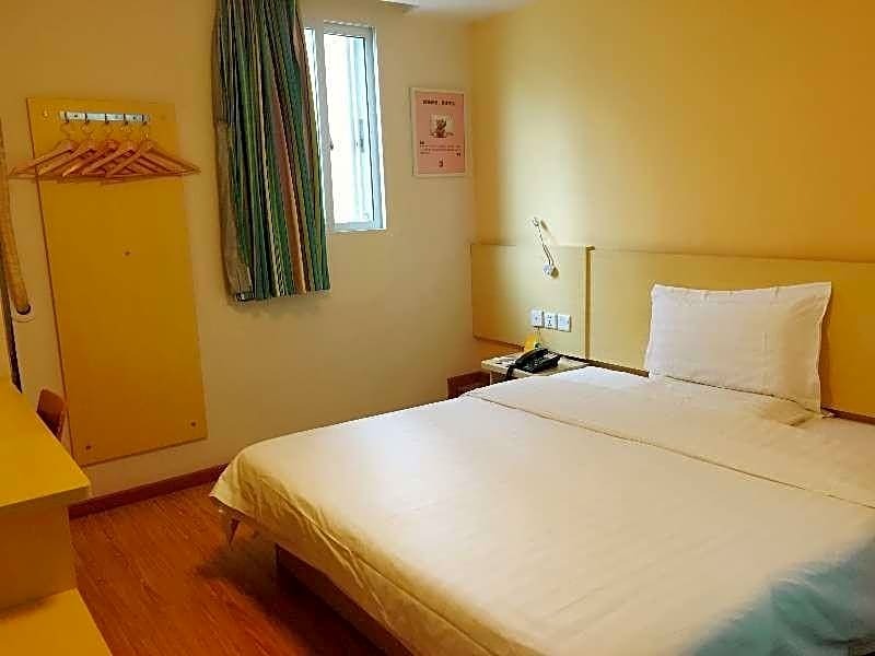 Гуанчжоу: 7 Days Inn Guangzhou Baoye Road Shayuan Metro Station Branch