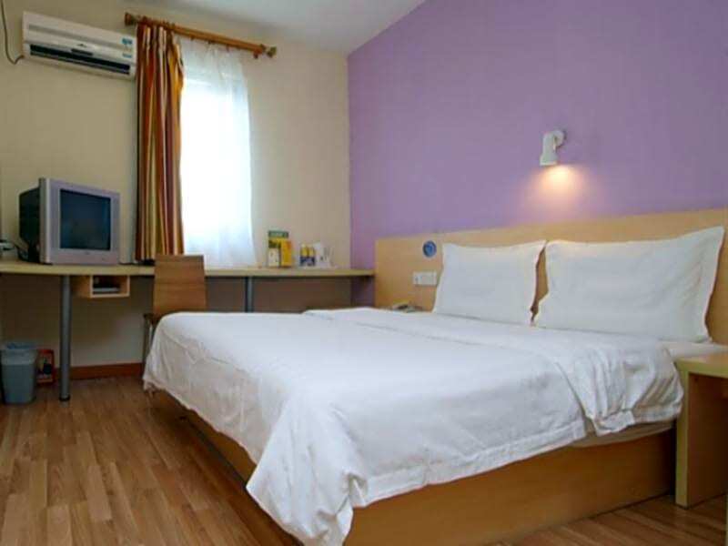 Гуанчжоу: 7 Days Inn Guangzhou Baoye Road Shayuan Metro Station Branch