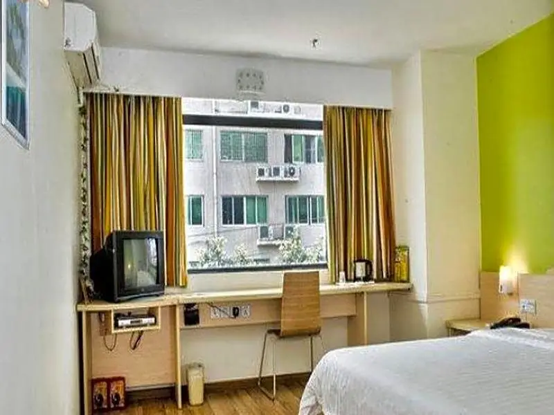 Цзинань: 7 Days Inn Jinan Di Kou Road Da Run Fa Branch