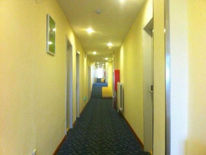 Циндао: 7 Days Inn Haier Industry Zone Baolong Plaza