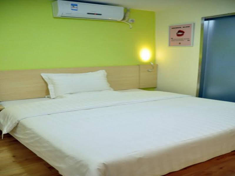Пекин: 7 Days Inn Beijing Yuandalu Century City Branch