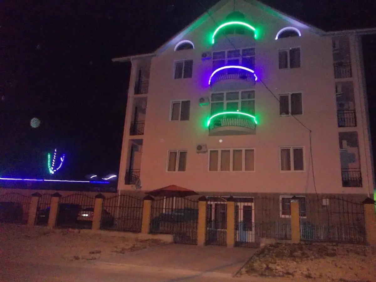 Дедеркой: Guest House Triumph