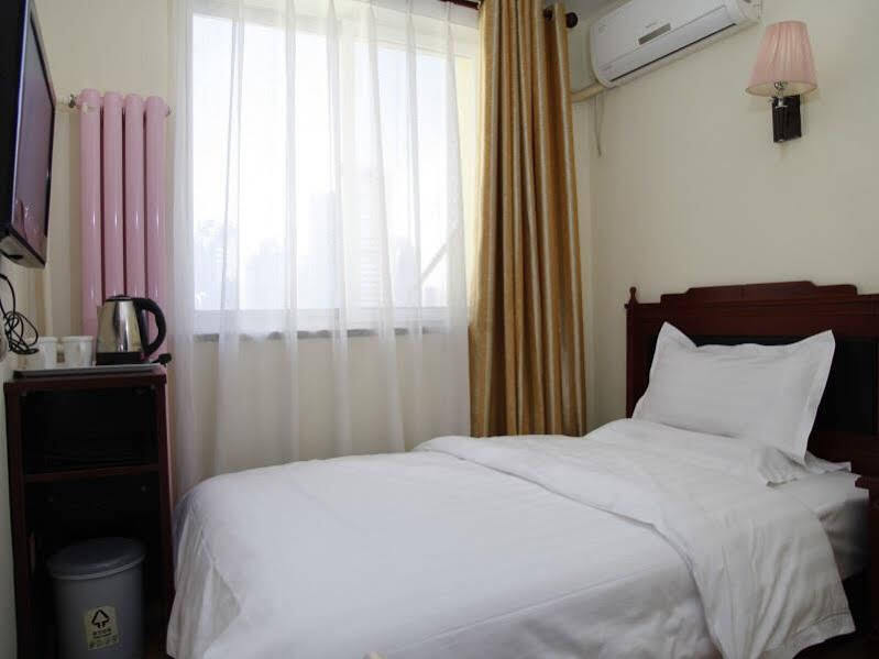 Пекин: Beijing Xinyijia Hotel (Wangjing Metro Station)