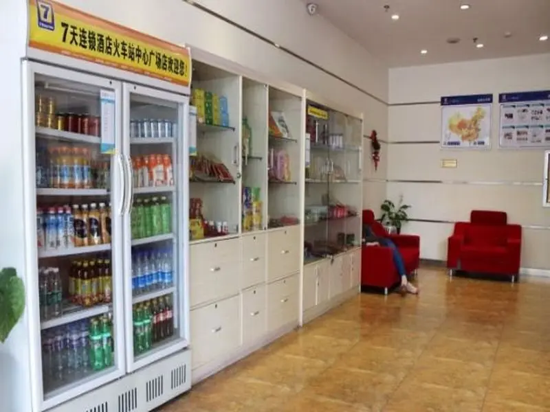 Чжэнчжоу: 7 Days Inn Zhengzhou Railway Station Central Square Branch
