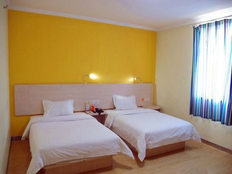 Чжэнчжоу: 7 Days Inn Zhengzhou Railway Station Central Square Branch