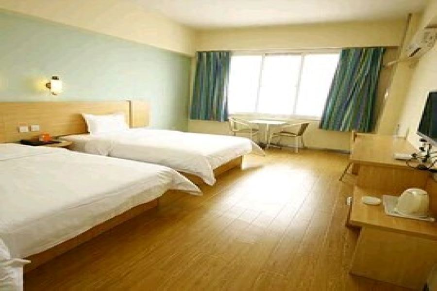 Чжэнчжоу: 7 Days Inn Zhengzhou Jingsan Road Century Mart