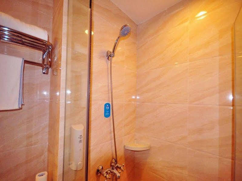 Ханчжоу: Dongfang Yi Hotel (Hangzhou West Lake)