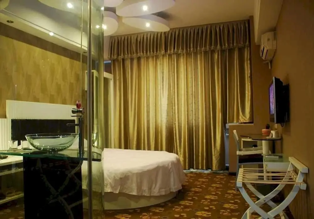Nine Days Fashion Hotel Zhengzhou China World Trade Center 360 Square — фото 1