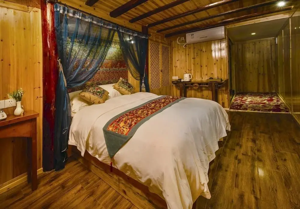 Леишан: Xijiang Huayin Holiday Hotel