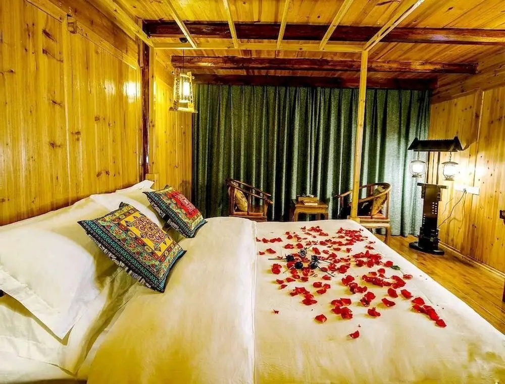 Леишан: Xijiang Huayin Holiday Hotel