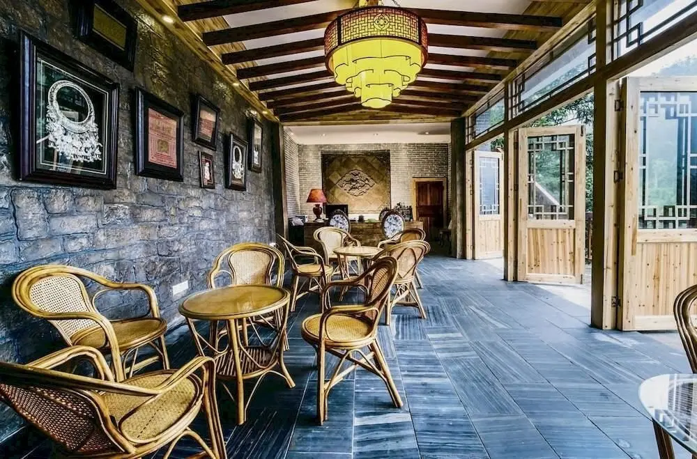 Леишан: Xijiang Huayin Holiday Hotel